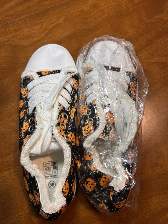 Shoes - Women’s Halloween Pumpkin Canvas Sneakers - White & Orange